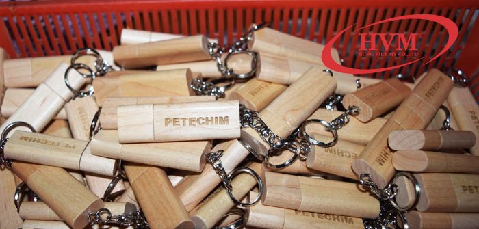 UGV 001 - USB vỏ Gỗ