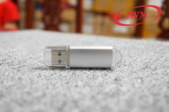 UKV 024 USB kim loai in khac logo lam qua tang doanh nghiep 2