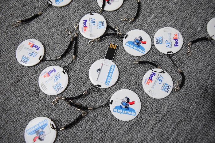 UTV 002 - USB Thẻ NameCard