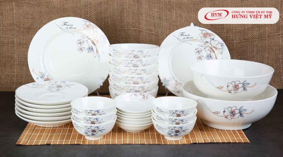 Set quà tặng 20/10 ý nghĩa cho đồng nghiệp nữ: bộ chén sứ