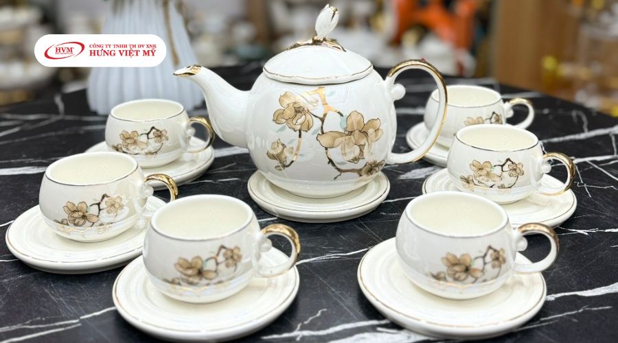 Bộ ấm trà trắng tráng men in họa tiết vàng