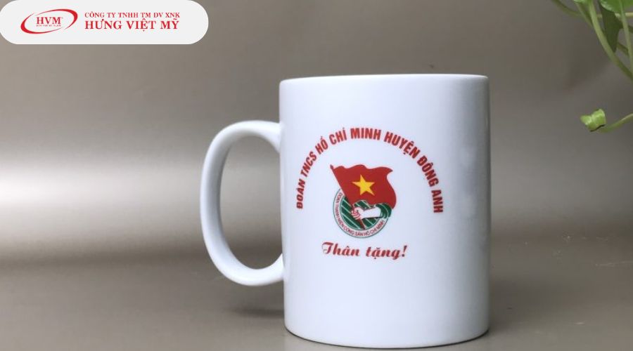 Mẫu quà tặng đại hội: ly sứ in logo đại hội