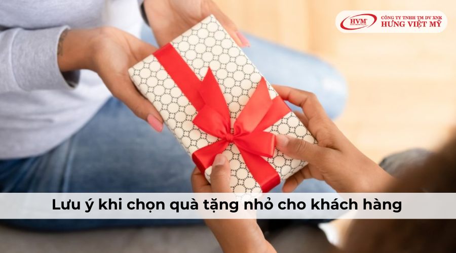 Cần lưu ý đối tượng khách hàng, chất lượng và tính thiết thực khi chọn quà tặng nhỏ cho khách hàng