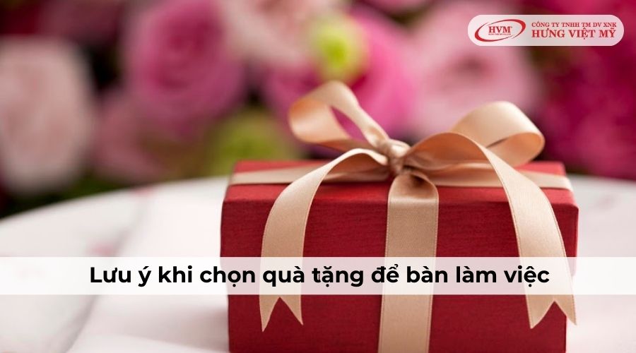 chọn quà tặng để bàn làm việc 