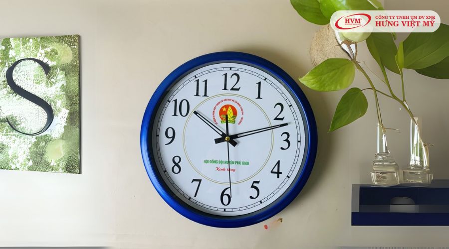 in logo lên đồng hồ treo tường