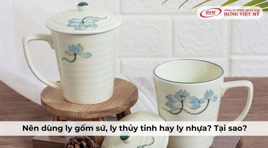 Nên dùng ly gốm sứ, ly thủy tinh hay ly nhựa? Tại sao?