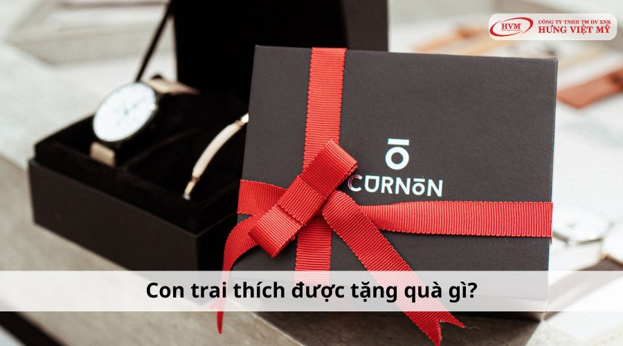 Con trai thích được tặng quà gì