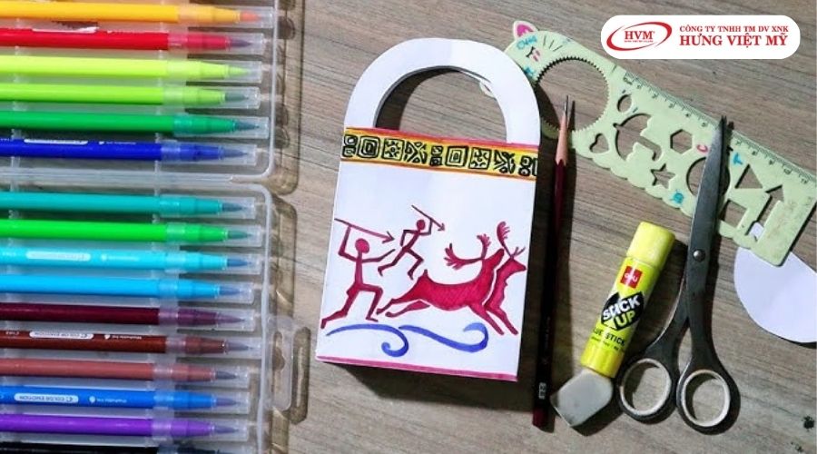 Chuẩn bị dụng cụ để trang trí túi giấy