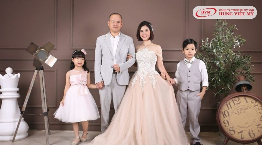 Bộ ảnh gia đình quà tặng kỷ niệm ngày cưới 