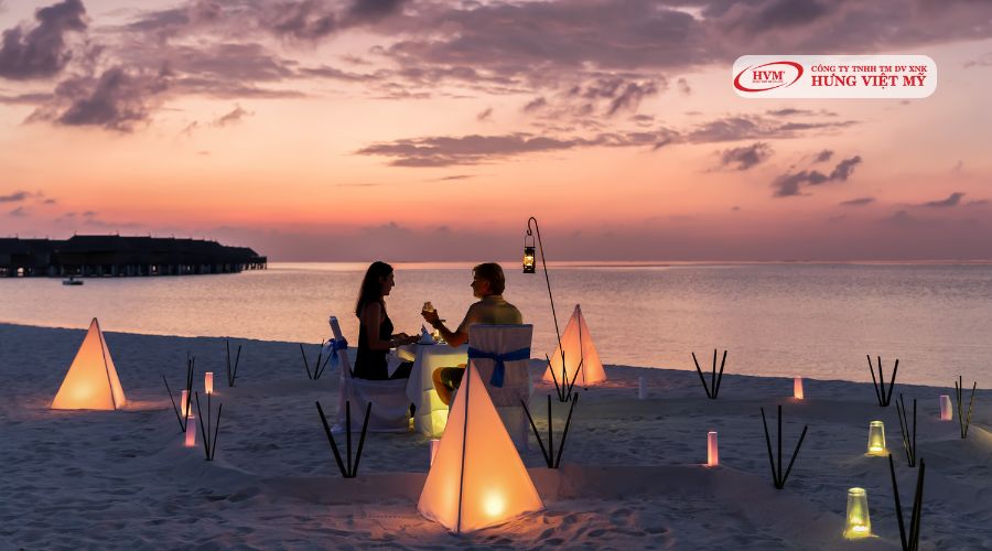 Bữa ăn lãng mạn quà tặng kỷ niệm ngày cưới 