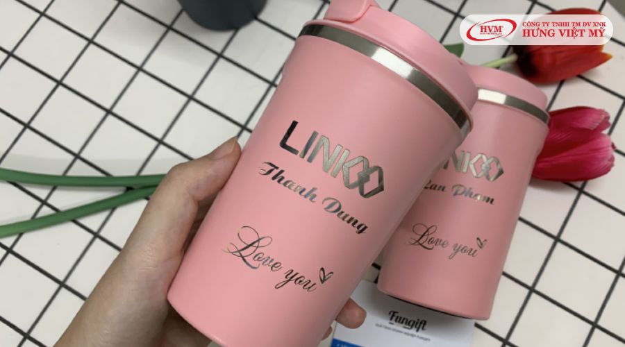 Ly giữ nhiệt khác tên quà tặng kỷ niệm ngày cưới 