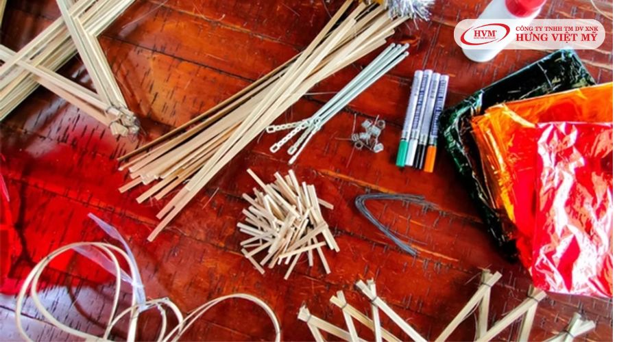 Các nguyên liệu chuẩn bị để làm lồng đèn