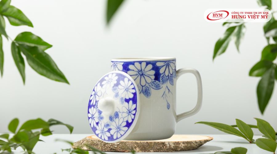 Ly sứ có nắp họa tiết men lam