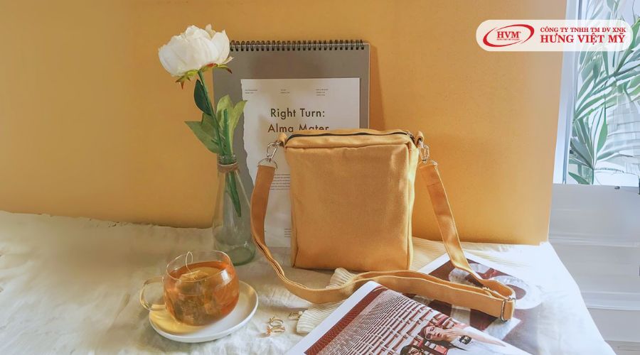 Túi đeo chéo hình hộp có đa dạng màu sắc