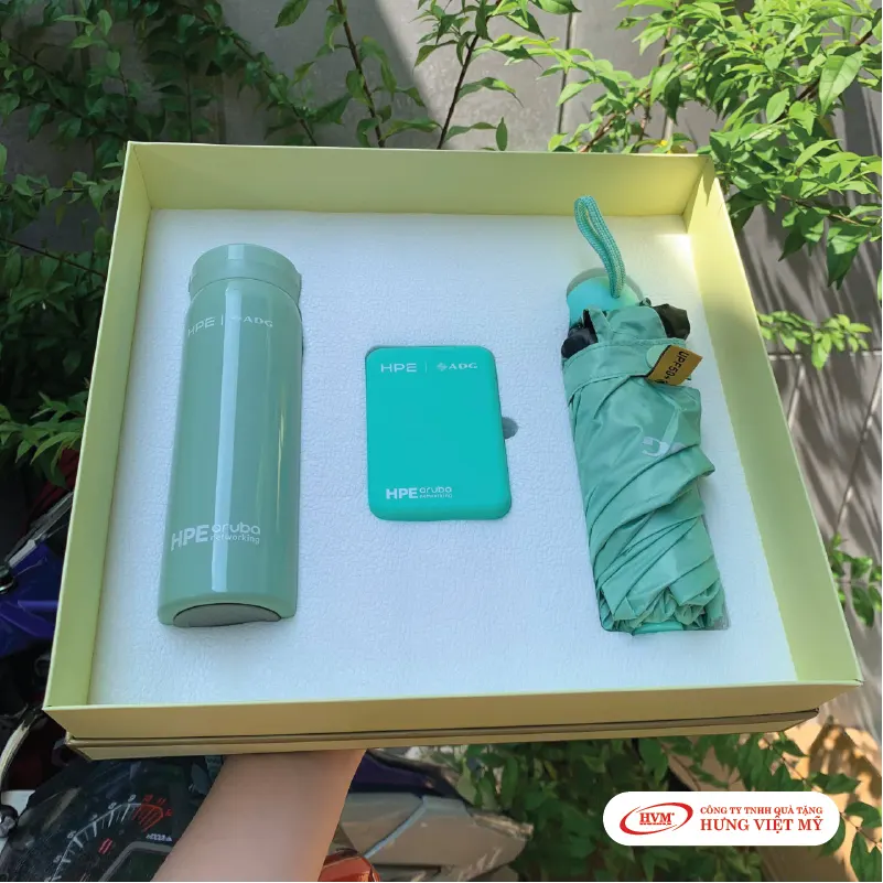 GS 013 - GIFTSET (Bình Giữ Nhiệt + Ô Dù + Máy Massage Cổ + Sạc Không Dây)
