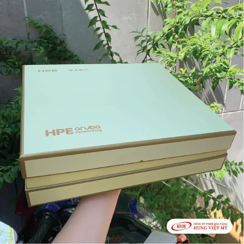 GS 013 - GIFTSET (Bình Giữ Nhiệt + Ô Dù + Máy Massage Cổ + Sạc Không Dây)