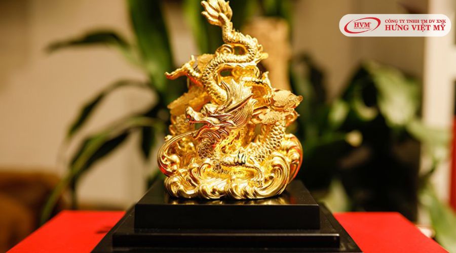 Tượng rồng mạ vàng sang trọng