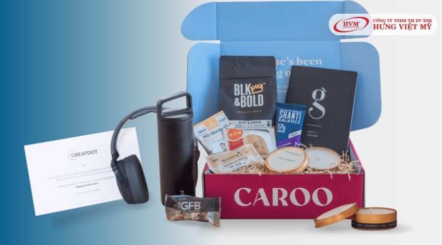 Bộ welcome kit đồ dùng công nghệ gồm tai nghe, bình giữ nhiệt, thiệp chào mừng