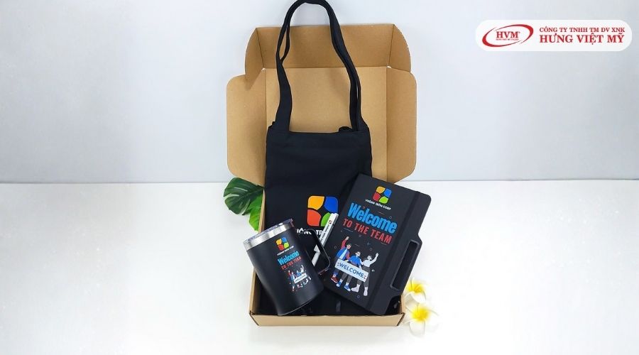 Bộ welcome kit năng động gồm túi tote, sổ tay, ly giữ nhiệt