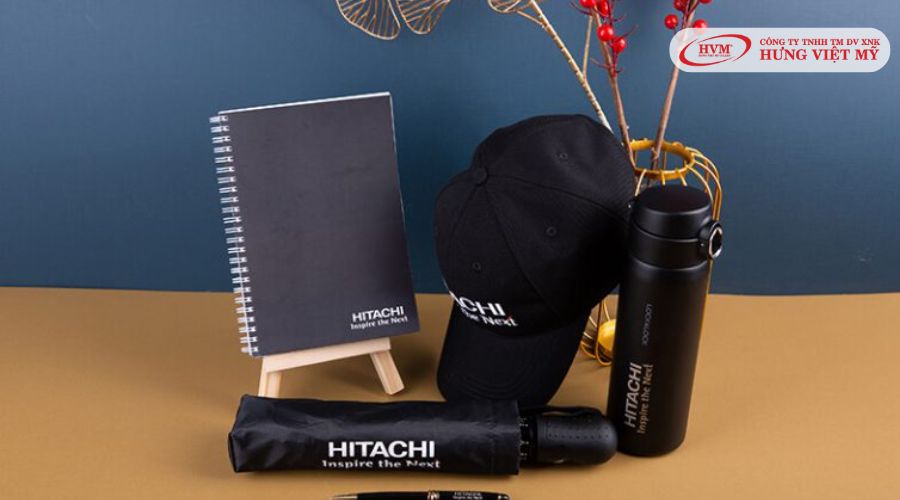 Bộ welcome kit trẻ trung gồm mũ, sổ tay, bình giữ nhiệt