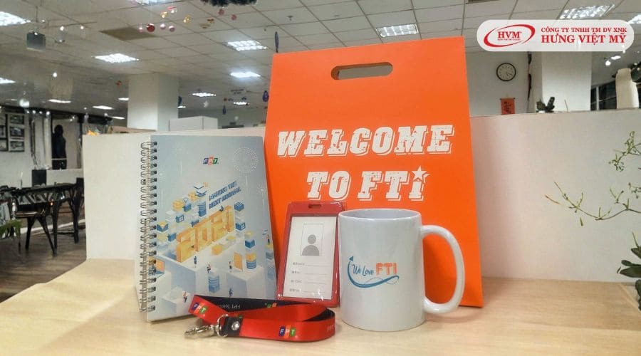 Welcome kit đồ dùng văn phòng có sổ tay, ly sứ, thẻ nhân viên, túi vải