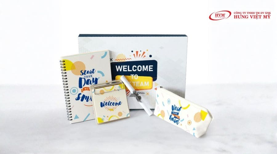 Welcome kit đồ dùng văn phòng gồm sổ tay lò xo, bút bi