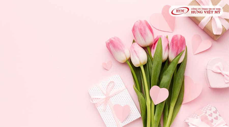 Hoa tươi là lựa chọn an toàn để tặng quà cho nữ