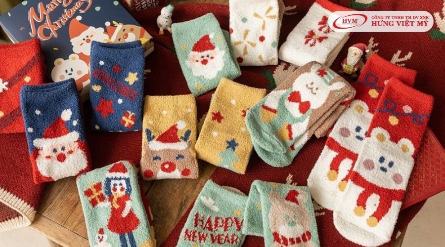 Tất Giáng sinh là món quà có giá thành phải chăng và thiết kế bắt mắt