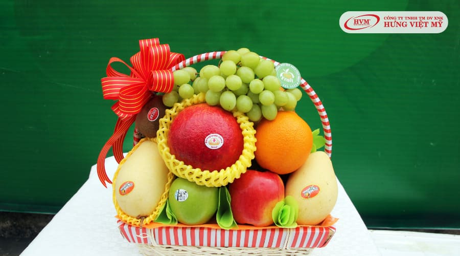Giỏ hoa quả làm quà biếu Tết