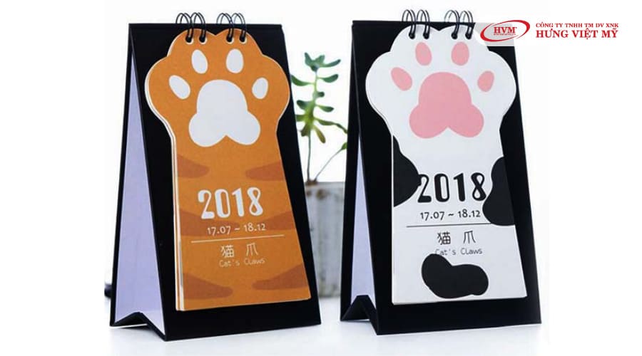 Mẫu mockup lịch để bàn hình mèo