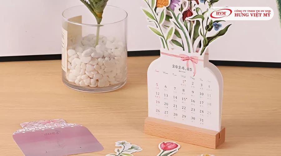 Mẫu mockup lịch để bàn sáng tạo