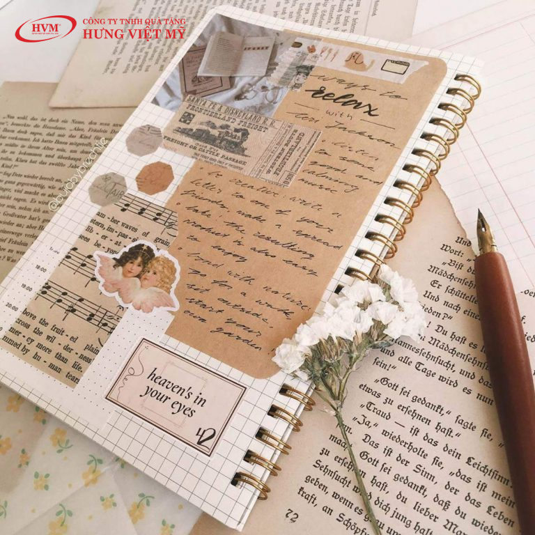 Trang trí sổ tay vintage với các loại giấy retro được cắt nhỏ