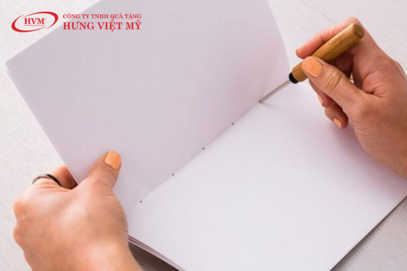 Đánh dấu đục lỗ giấy a4 làm sổ tay