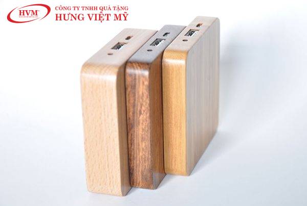 Pin sạc dự ph&ograve;ng vỏ gỗ