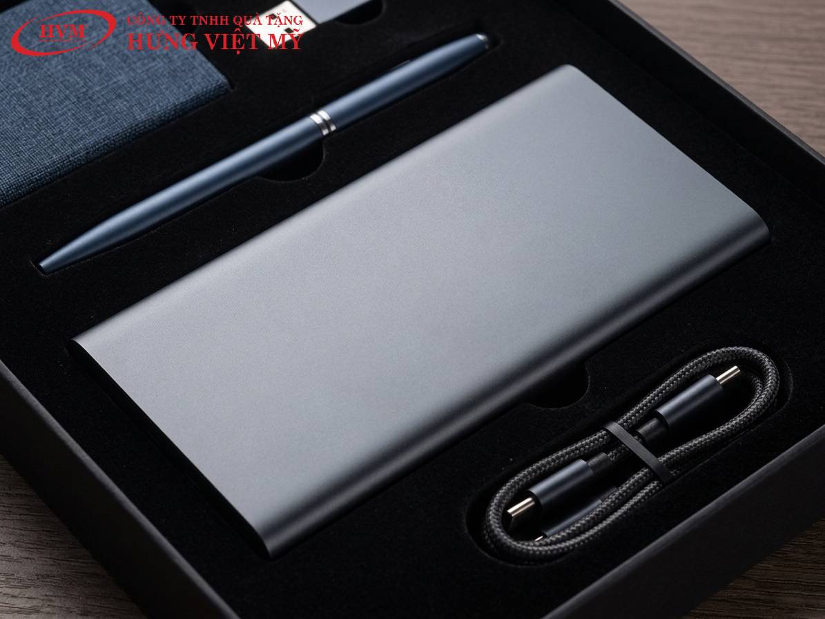 Quy tr&igrave;nh sản xuất pin sạc dự ph&ograve;ng in logo theo y&ecirc;u cầu