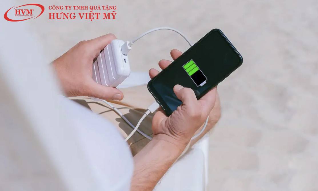 V&igrave; sao n&ecirc;n chọn pin sạc dự ph&ograve;ng in logo l&agrave;m qu&agrave; tặng doanh nghiệp?