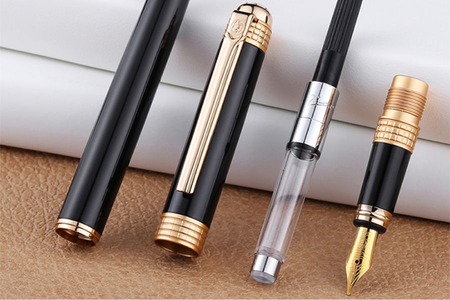 Hưng Việt Mỹ - Đơn vị chuy&ecirc;n sản xuất b&uacute;t qu&agrave; tặng in logo theo y&ecirc;u cầu, gi&aacute; rẻ