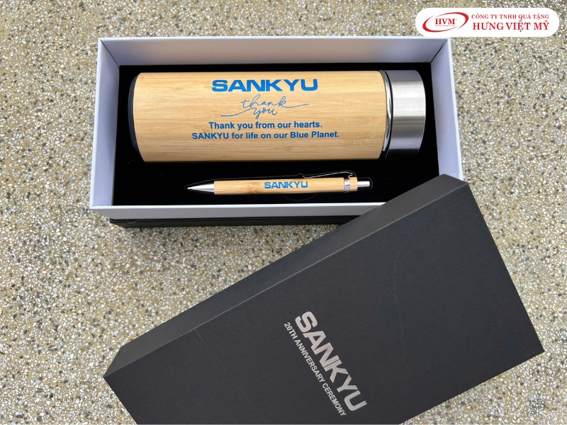 Dòng hộp cứng âm dương lót định hình cao cấp bồi giấy carton dùng đựng set quà tặng VIP.