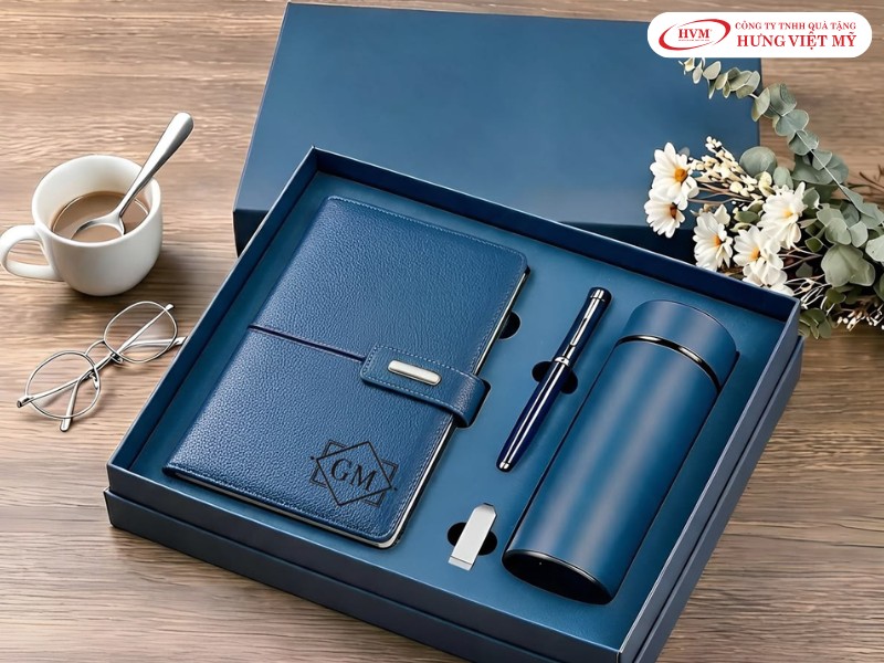 Hộp nắp âm dương tách rời mang lại cảm giác mở hộp trang trọng cho các bộ quà tặng cao cấp.