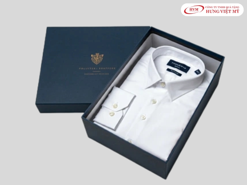 Thương hiệu thời trang sử dụng hộp nắp rời mờ để mang lại trải nghiệm unboxing chuyên nghiệp.