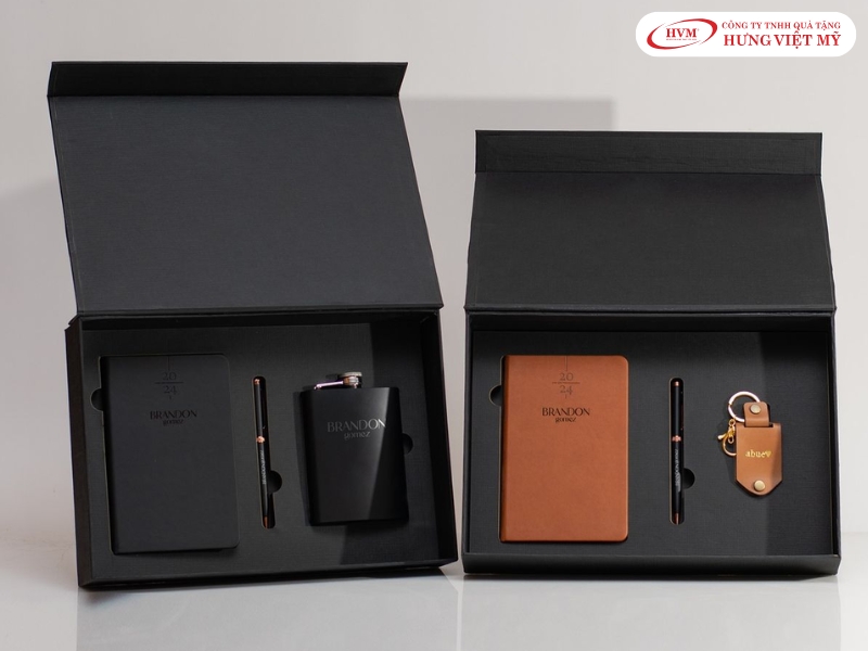 Bộ Giftset quà tặng doanh nghiệp chỉn chu đặt gọn gàng trong Hộp nam châm cao cấp in logo.