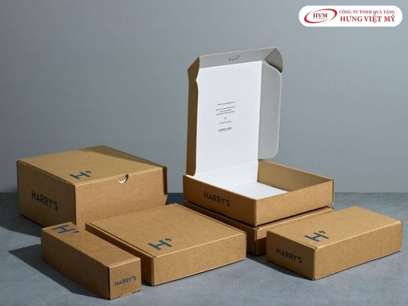 Hộp nắp gài hông in logo thương hiệu cho hàng thời trang, phụ kiện