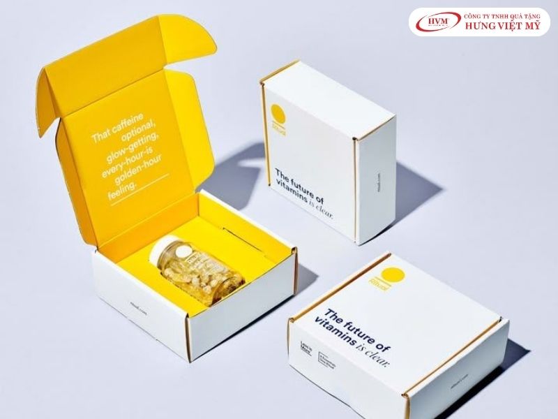 Hộp nắp gài sóng E trắng sạch sẽ đóng gói sản phẩm skincare và dược mỹ phẩm.