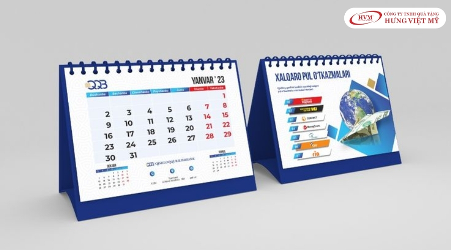 Mẫu lịch để bàn mini dáng chữ A nhỏ gọn, tinh tế dành cho góc làm việc cá nhân.