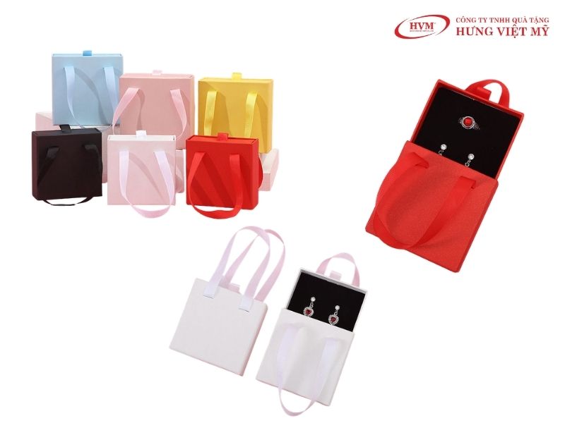 Vỏ hộp có quai cầm quai gài liền thân cho hộp đựng trang sức