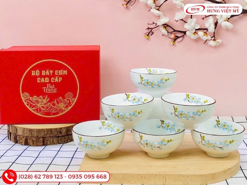 Bộ ấm chén in logo trang nhã, quà tặng 20/10 cho khách hàng nữ và nhân sự lâu năm.