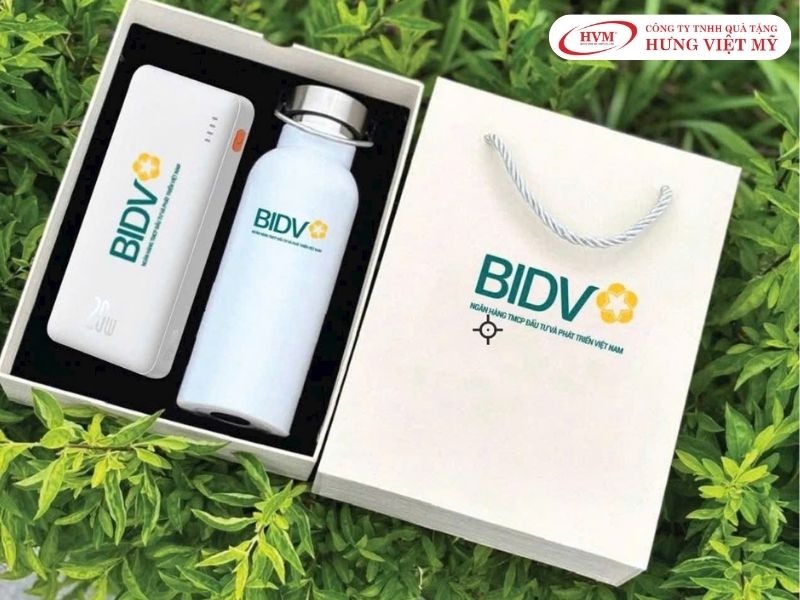 Pin sạc, USB, loa Bluetooth in logo phù hợp với đối tác làm việc nhiều trên thiết bị số.