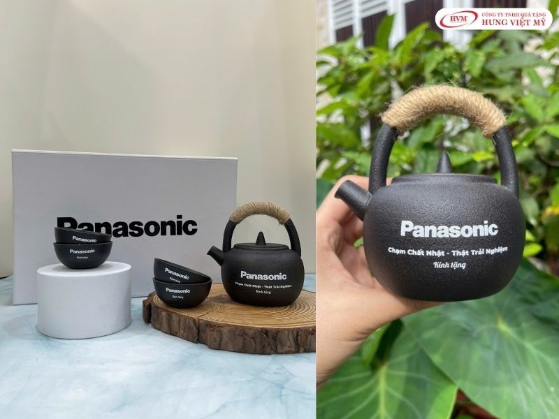 Bộ ấm trà sứ đóng hộp định hình sang trọng gửi gắm lời tri ân tới khách hàng thân thiết.