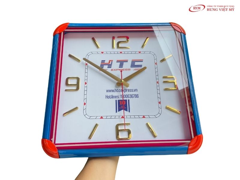 Đồng hồ treo tường máy kim trôi in logo kỷ niệm ngày thành lập bền bỉ và tiện ích.
