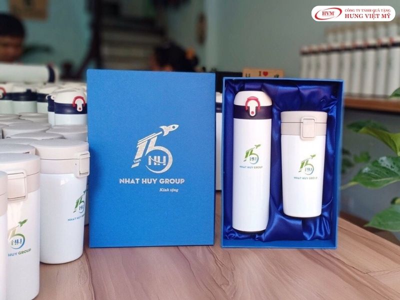 Xưởng in khắc và sản xuất quà tặng doanh nghiệp Hưng Việt Mỹ đáp ứng tiến độ giao hàng nhanh 24h